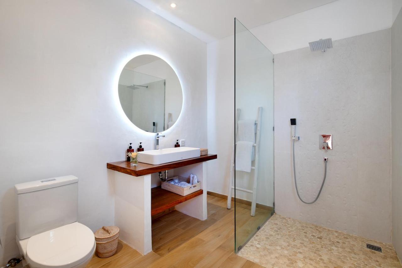Trendsetting Ultimate 6-bed Getaway-staff-breakfast-bbq-billiard Villa