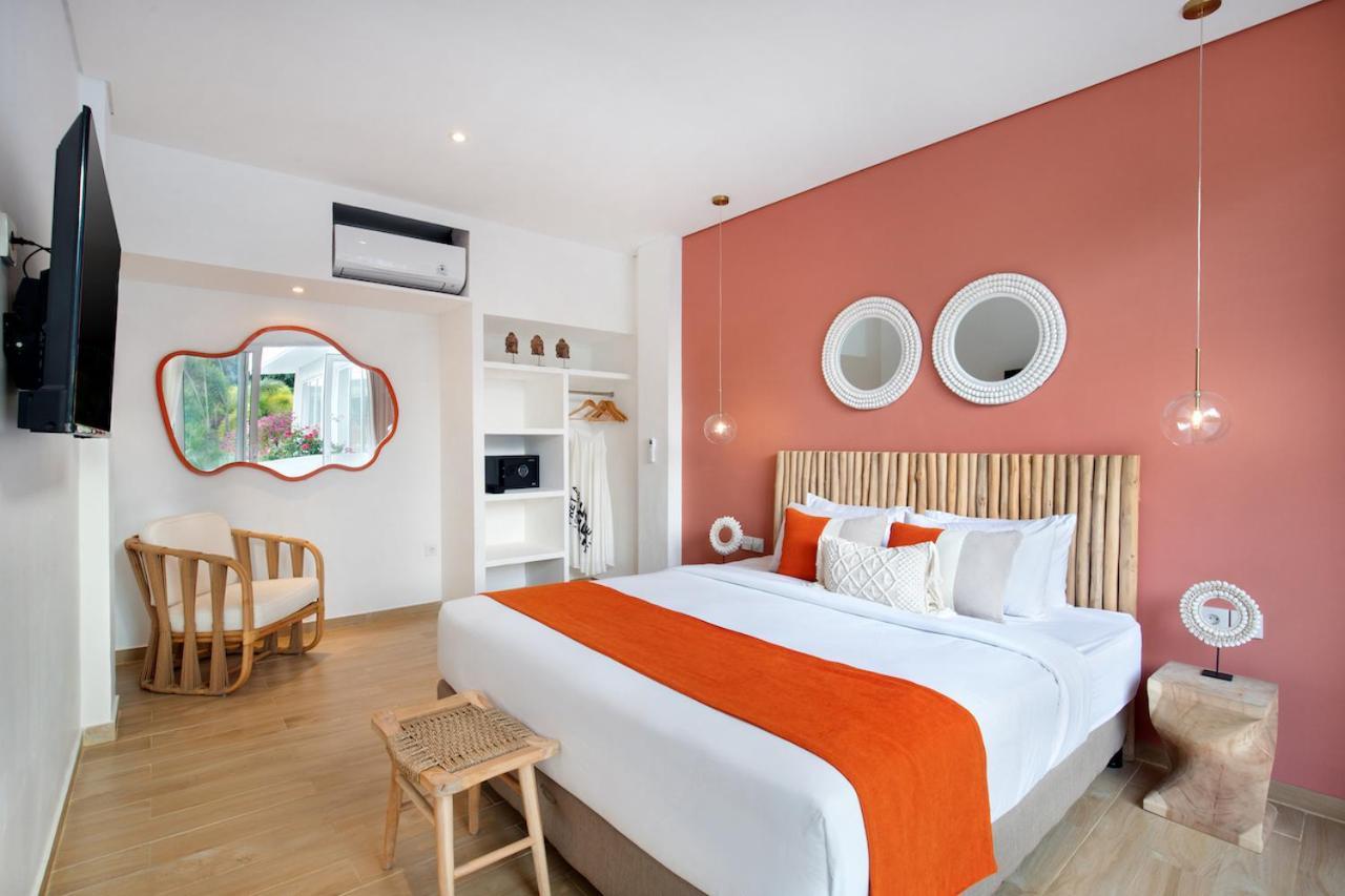 Trendsetting Ultimate 6-bed Getaway-staff-breakfast-bbq-billiard Villa